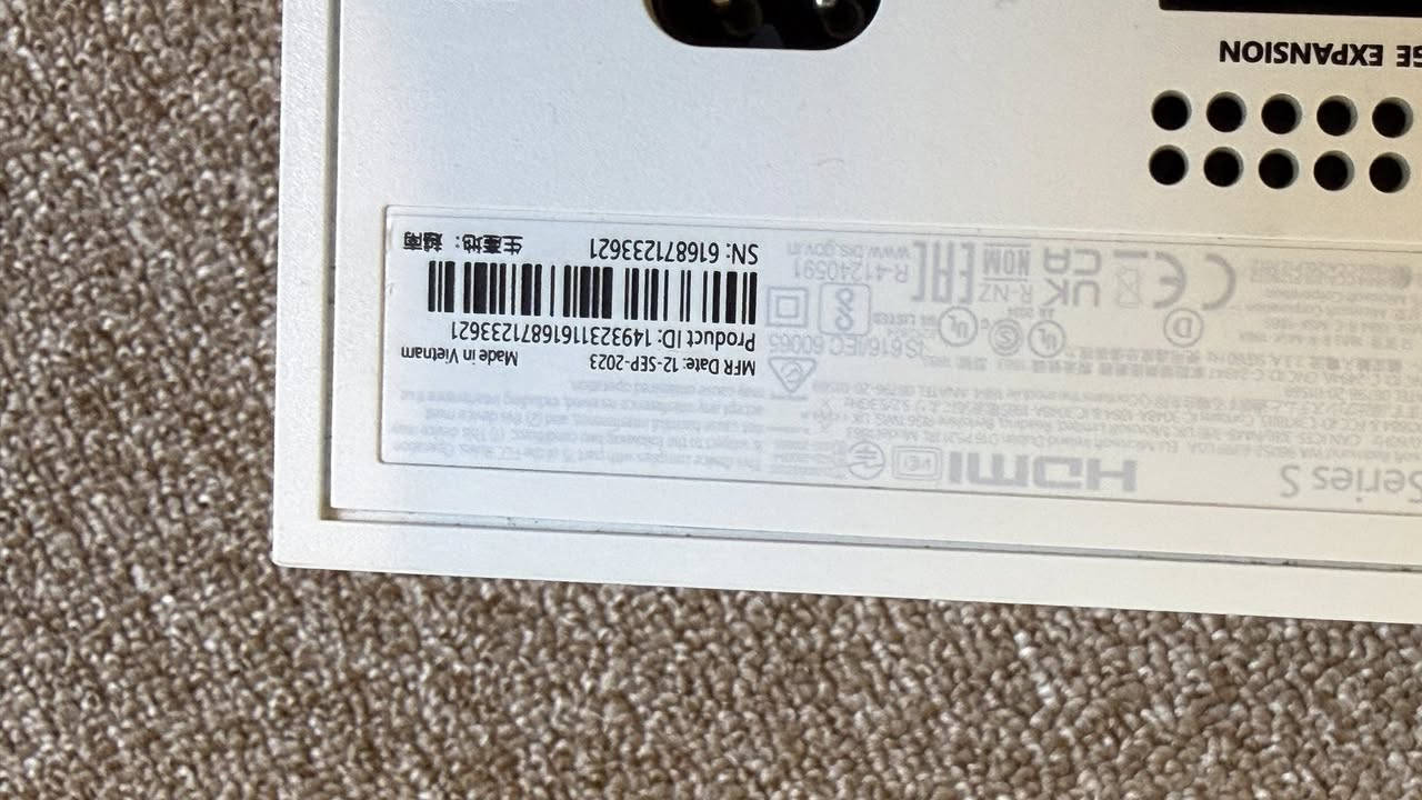 السلام عليكم اكسبوكس سيريس اس انشاء 2023 نضافة الجهاز 100% كامل ملحقاته موجوده الاصليه وياه اشتراك كيم باس شهر وبي العاب نازله فورتنايت وكود 3 والجهاز ابد ممفتوح ولا اليده مفتوحه وياه مبرد اكسبوكس و RGB ضوء مع باتري اليده مستعمل كلش قليل السعر 350 قفل متوفر خدمة توصيل ايضا  رقمي ***********
