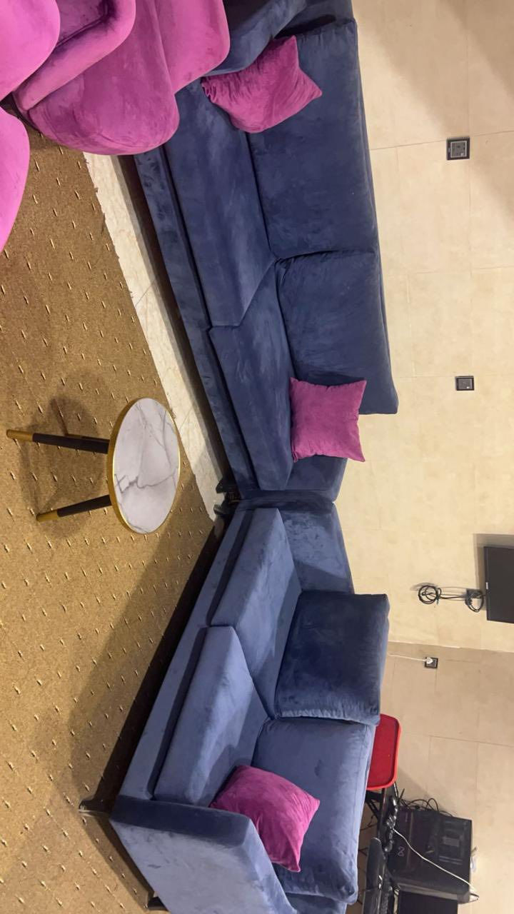 تخم تركي 7 مقاعد يصير سرير نظيف مستعمل شي بسيط السعر ٤٥٠ وبي مجال مكان بغداد حي العامل ***********
