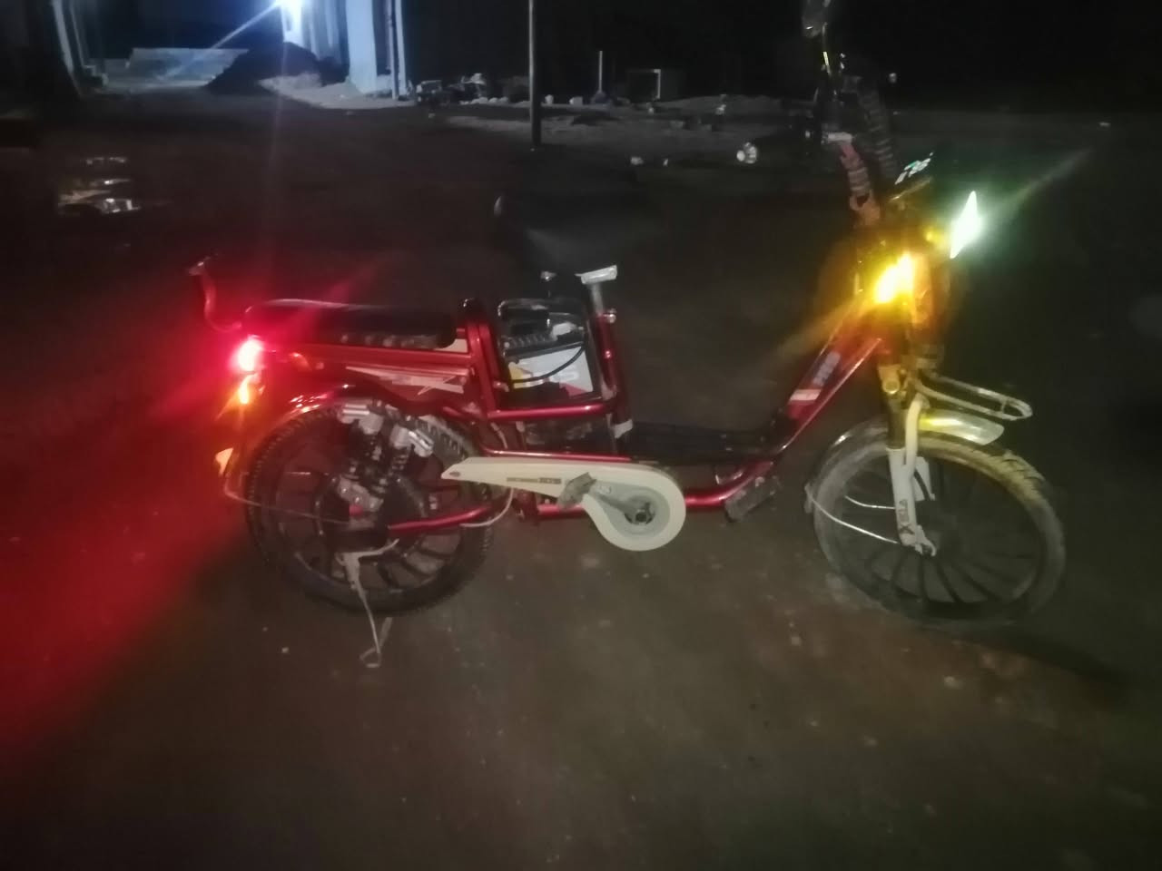 السلام عليكم
1_دراجة شحن حجم 20 للبيع او مراوس 
2_اربع بطاريات عل فحص 
3_اربع سرع
4_سرعة 60 حقيقي
5_هورن عالي 
6_اشاير يمين يسار امامي خلفي 
7_لايت عالي ناصي 
8_شاشة تقرة العطلات 
9_دبلات امامي خلفي 
10_السعر 225 و بي مجال
11_العنوان_الفلوجة _السكنية


**إذا كنت صاحب هذا الإعلان وتريد حذفه لأي سبب، رجاءا أرسل رسالة إلى الدعم الفني**