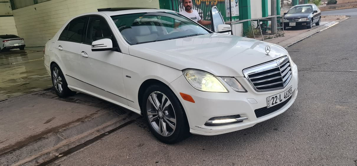 مرسيدس بنز E350 موديل 2011 – وارد أمريكي 🇺🇸
🔹 الموديل: 2011
🔹 الفئة: E350
🔹 الاستيراد: وارد أمريكا
🔹 المحرك:
V6 سعة 3.5 لتر
قوة تقريبًا 268 حصان
أداء قوي وناعم
🔹 ناقل الحركة:
أوتوماتيك 7 سرعات (7G-Tronic)
🔹 الدفع: خلفي
🔹 اللون الخارجي: أبيض
🔹 اللون الداخلي: بيج (جلد)
ضرر قطعتين بوند وجاملغ سايق 
✅ المواصفات:
فتحة سقف بانورامية
مقاعد جلد كهرباء مع ذاكرة
تحكم كهربائي بالمقاعد
شاشة وسطية مع نظام معلومات
نظام صوتي أصلي
تحكم بالمقود (Multi-Function Steering Wheel)
تشغيل بدون مفتاح (Keyless Go)
إضاءة نهارية LED
جنوط ألمنيوم أصلية
مرايا كهربائية قابلة للطي
تحكم بالمناخ أوتوماتيك (ثنائي المناطق)
ABS – ESP – Airbags
مثبت سرعة (Cruise Control)
🛠️ الحالة:
السيارة نظيفة جدًا
المحرك والجير بحالة ممتازة
مكيف بارد
لا تحتاج مصروف
📍 الموقع: (كركوك)
💰 السعر: (160$)
📞 للتواصل: ( *********** )
