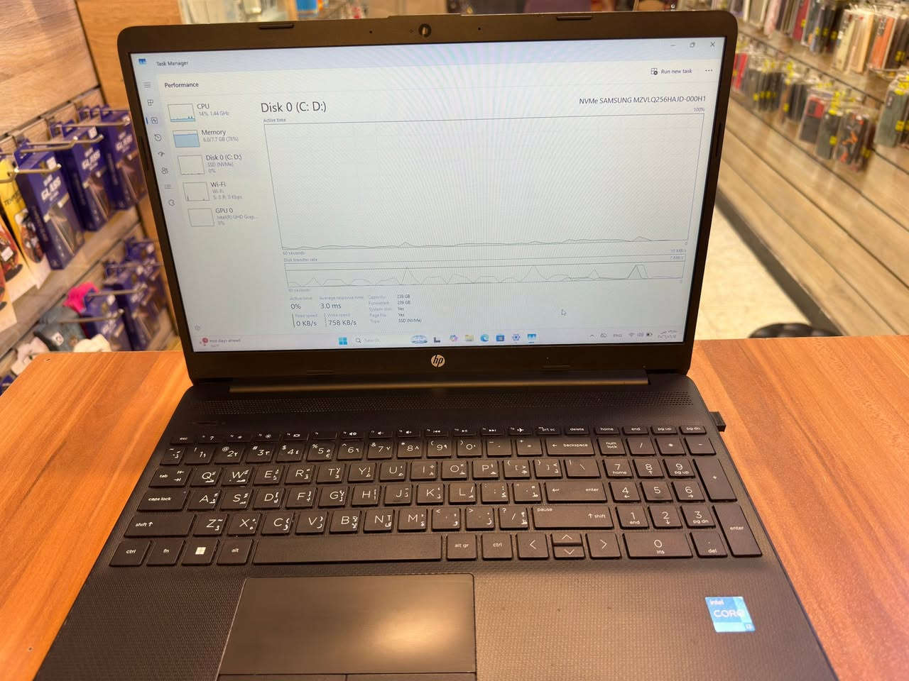 Hp core i3 جيل 11
نضافه فول سلم وزن خفيف جيل ال11
رام 8 كيكا ddr4
هارد 256 ssd m.2
كارت الشاشه 4 كيكا
منافذ 2 usb
منفذ تايبسي واحد
السعر 300 قفل
العنوان الشعب
***********
