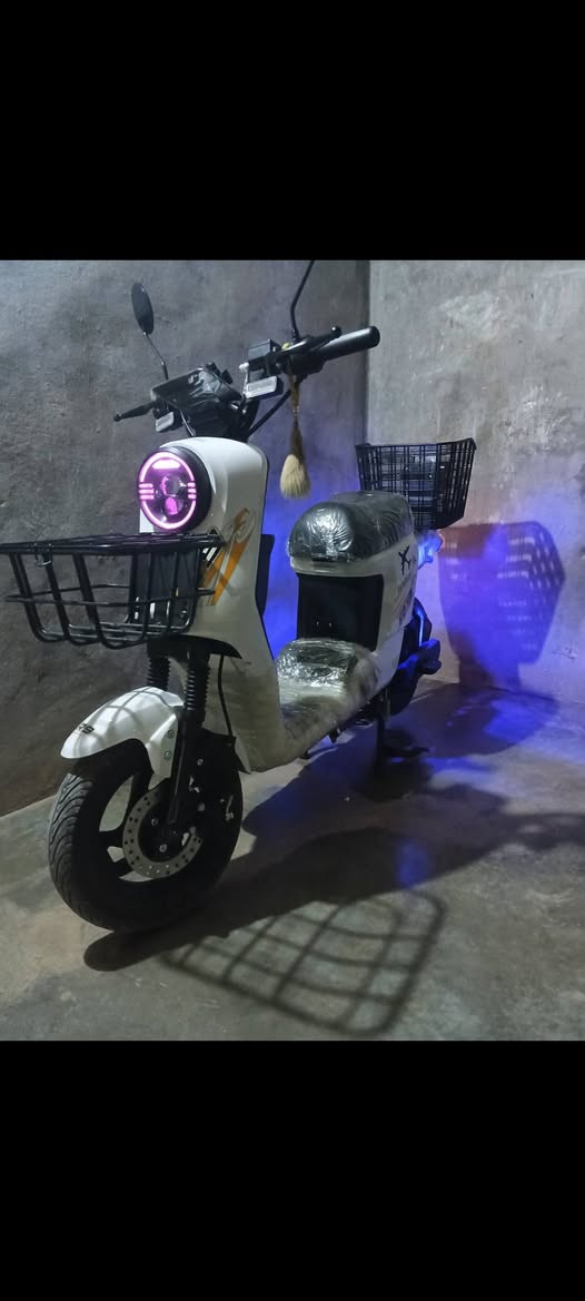 السلام عليكم موطور R9 للبيع نضيف حيل مستخدم شي قليل ملف حجم جبير بطاريات 32 امبير ضخم قيم واذا عجبني السعر ابيعك بعدو شركة للاستفسار ***********
