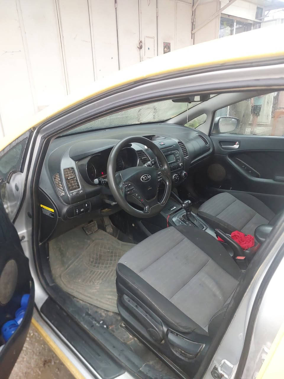 السلام عليكم اخوان  فورتي ٢٠١٥  مكان السيارة الكاظمية جكوك *********** واذا احد عندة مراوس بكية حمل عموشة  السعر ١١٥ التفاصيل داخل المقطع
