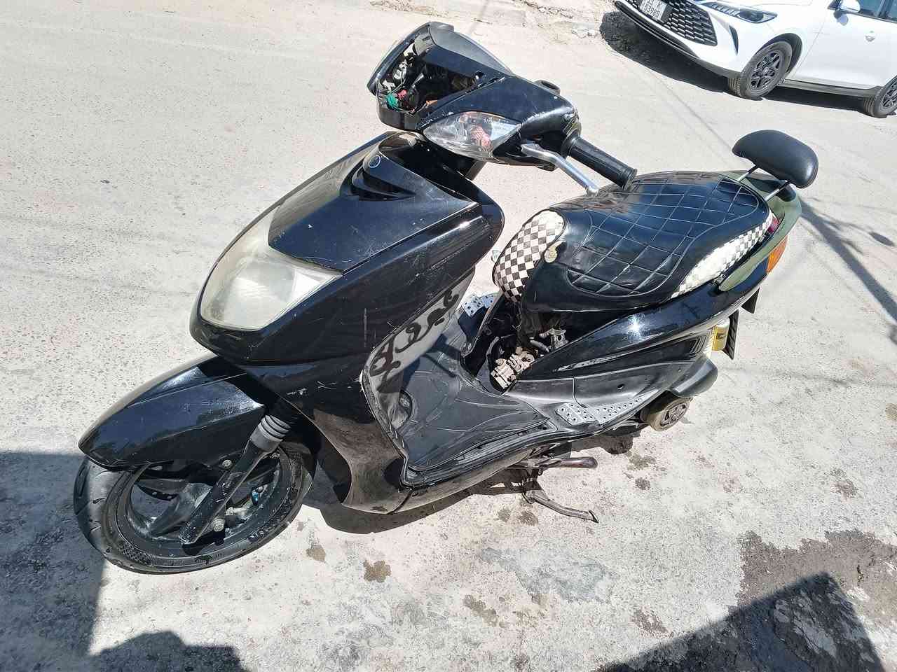 للبيع دراجة سكنس نثية الدراجة مزودة مثل ما موضح بل صور بيهة بوشة 58 ونص وكور رياضي الداجة متعوب عليهة مكاني بياع سعر 650 وبيهة مجال رقم ***********
