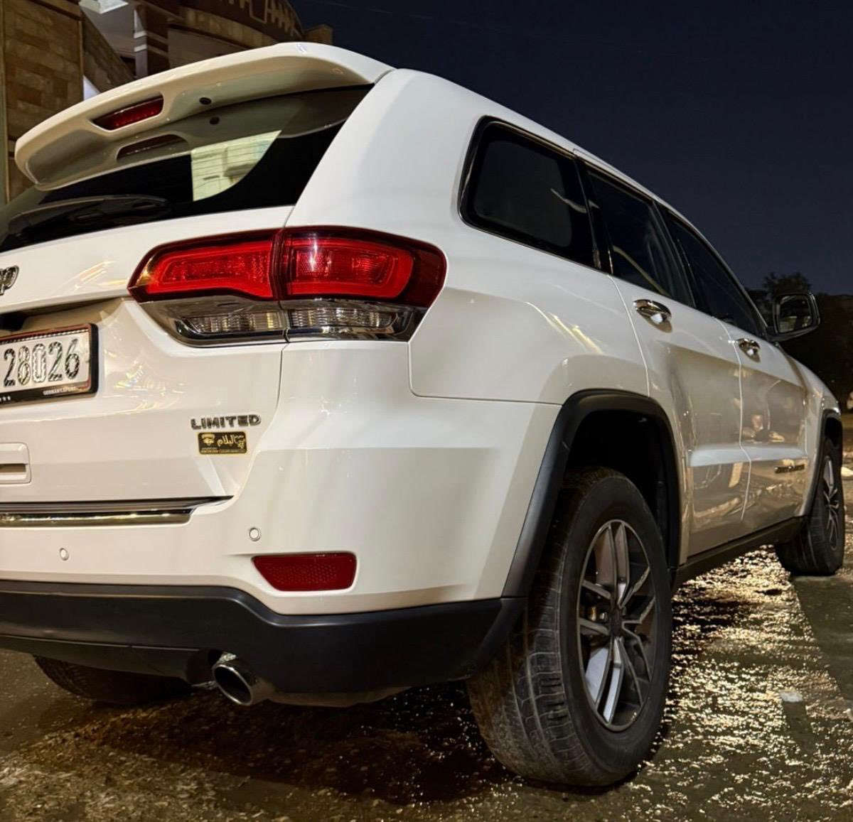 جيب لاريدو وارد امريكي
حادث موضح بالصور 
موديل 2020 
مواصفات المتد معروفه
كشنات كهرباء جلد + تدفئه تبريد 
ستيرن تدفئه 
خزن مقعد 
بانوراما
صندوق كهرباء 
وهواي موصفات 
لاستفسار ***********
