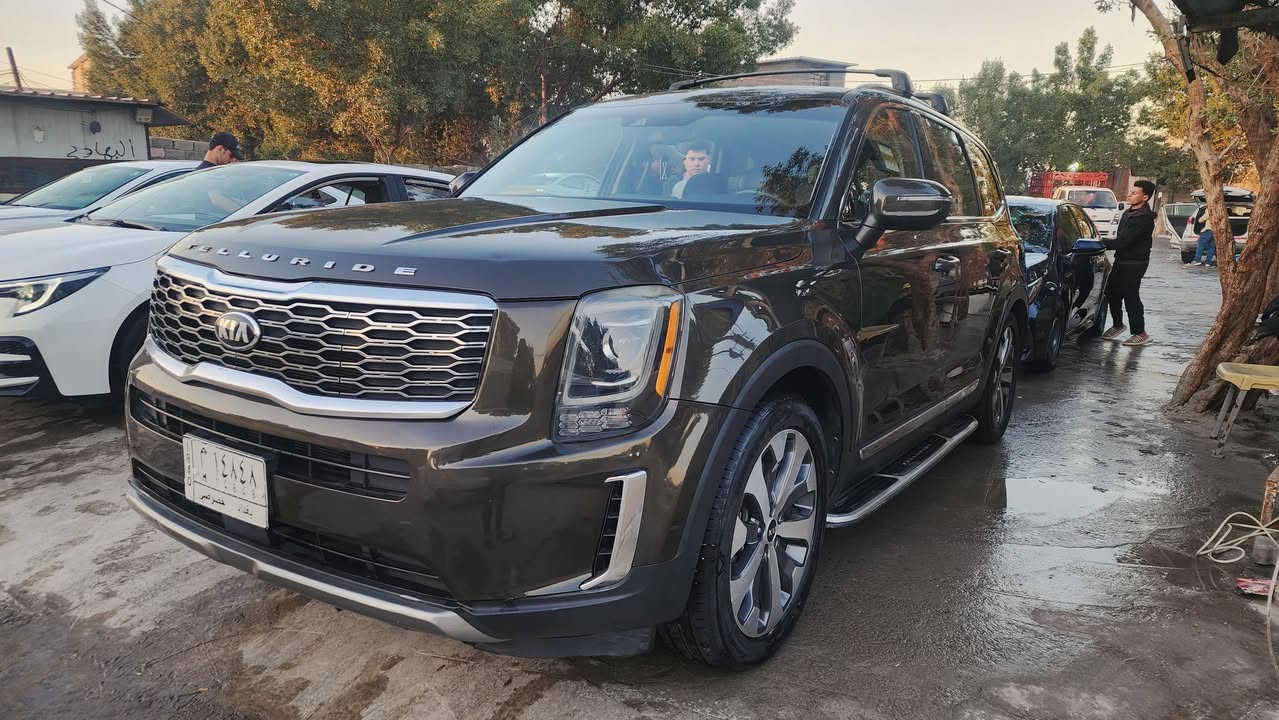 السلام عليكم ورحمة الله وبركاته
للبيع كيا تيلورايد موديل 2020 
🔹 اللون: زيتوني
🔹 الرقم: بغداد مميز – السيارة باسمي
🔹 الفئة: EX AWD (دفع رباعي) محرك  6 سلندر 
المواصفات:
بصمة تشغيل
فتحة سقف
شاشة كبيرة
7 ركاب (ملكي)
كشنات جلد
تدفئة وتبريد المقاعد
هاند بريك إلكتروني
الجنطة ذكية
شاشة + كاميره
وباقي المواصفات المعروفة لهذا الموديل
حادث خفيف فقط (الجامة الأمامية + هلال الجاملغ الخلفي)
️ جميع الإيربكات سليمة + اللغد والشاصي مكفول 
 صور الحادث مرفقة مع المنشور 
 السعر المطلوب: 265 قابل للتفاوض 
المكان: بغداد – الزعفرانية
 للاستفسار والاتصال  : ***********
