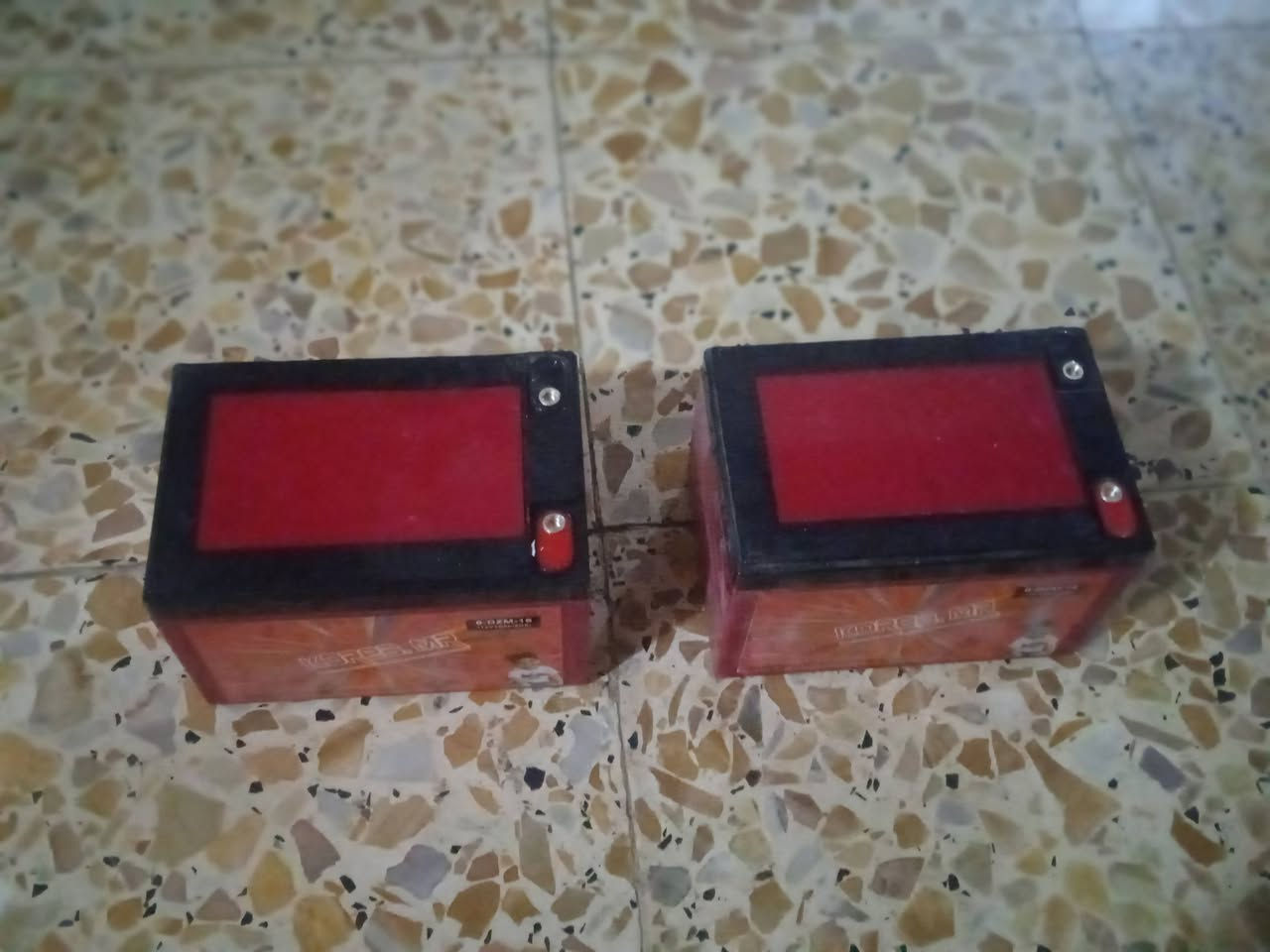 سلام عليكم بطاريات للبيع السعر 70 وبيهن مجال***********
