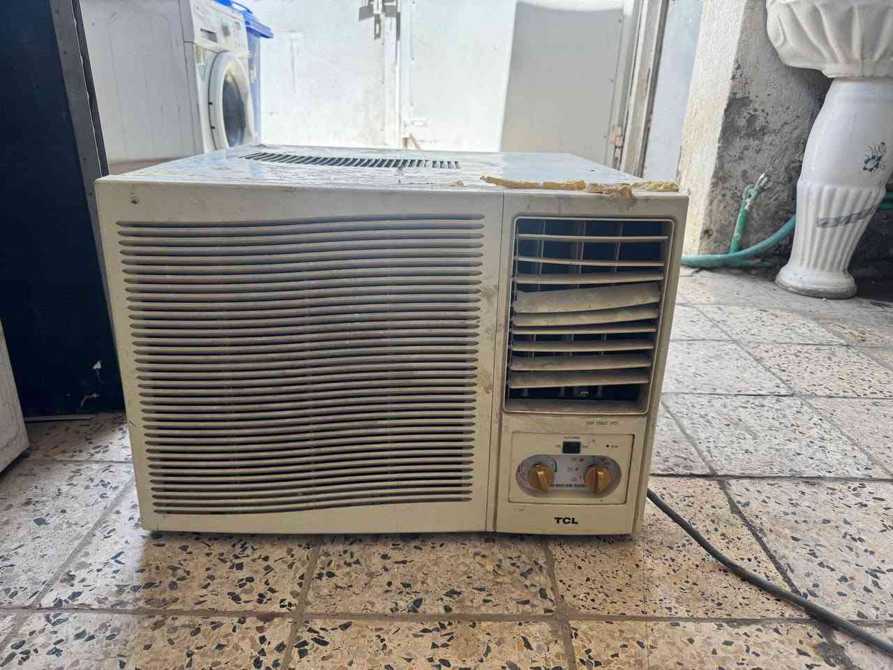 مكيف TCL شغال ومكفول نضيف تبريد فولل سعره 175 للاستفسار غلى رقم *********** او راسلني خاص المكان كوت شهداء شارع الاطلال
