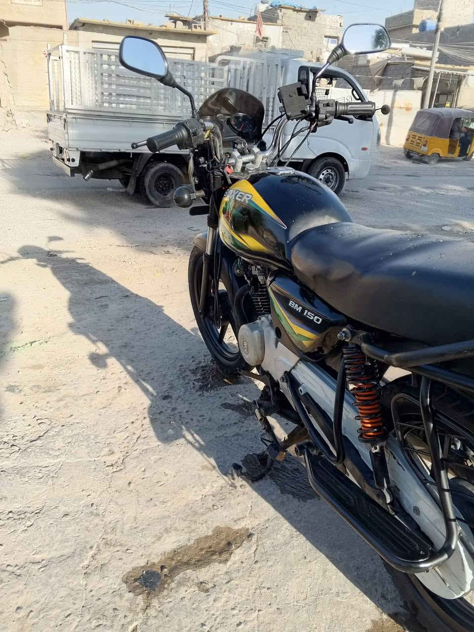 سلام عليكم شباب دراجه بوكسر كلاسك مديل 22 جديده ماشيه 37الف مكفوله من كلشي بس أوراقه ضايعه اكفلك سرقه عشاير بيهة زنون اب 65ثلجي تخم تاير سلف هندر بكل وكت ذاراجه مامفتوحه جيب فيتر وتعال إذا متوحه تأخذه بلاش دراجه سعر 800بيهة مجال حك جيه عنواني بغداد مدينة الصدر واتساب *********** و صيد مامتواجد عل نت
