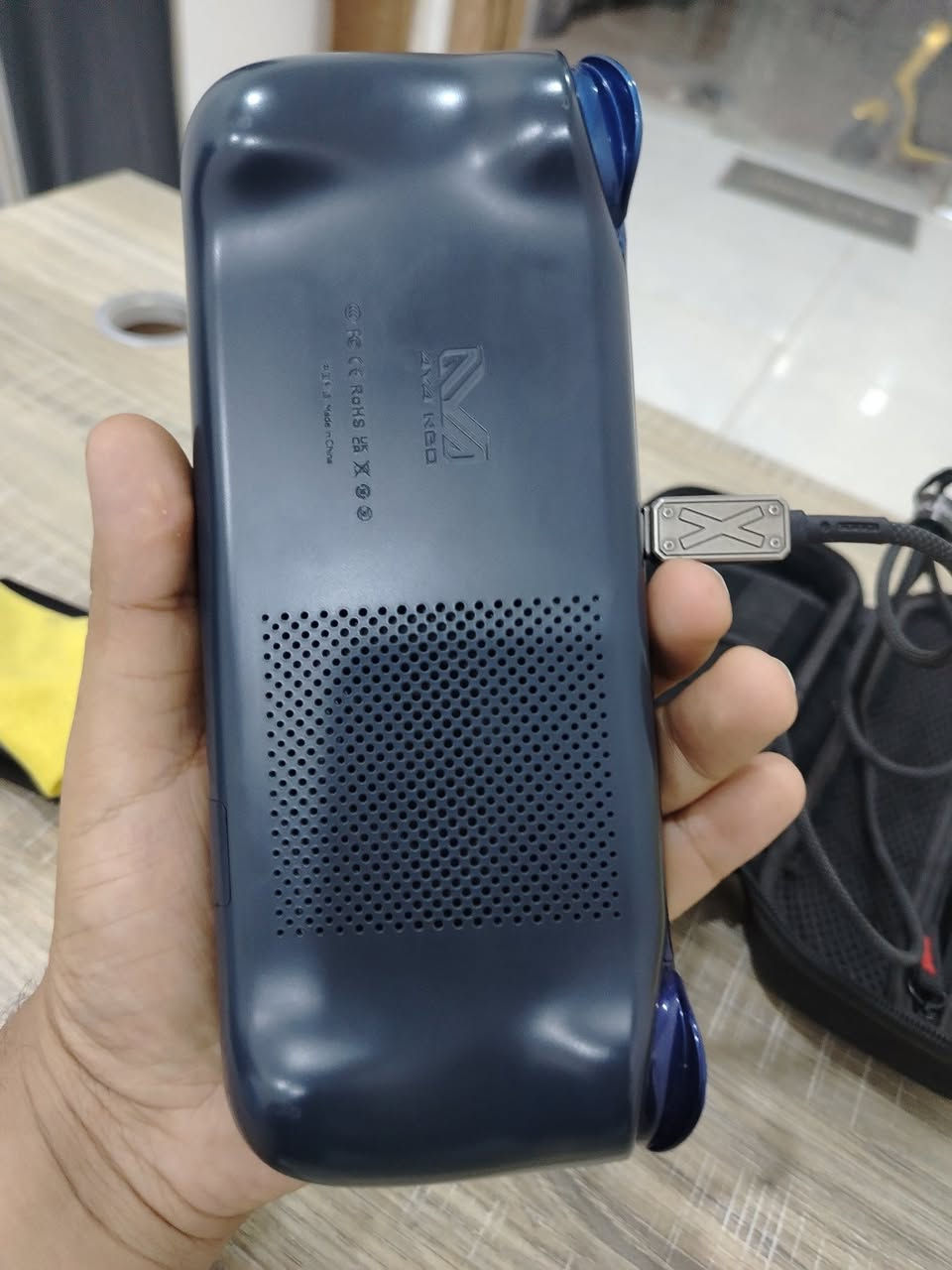 جهاز AYA NEO AIR PRO 
 معالج AMD RYAZEN 5 5560U 
رام 16كيكا
 هارد 1تيرا يعني 1000كيكا حجم كبير 2280
 الجهاز يحتوي على بصمه اصبع// منفذين شحن تايب سي اسفل وأعلى
جهاز خفيف الوزن  وصغير جدا  عملي  بتنقل تكدر تخلي بجيبك تقريبا وزنه 320غرام
حجم شاشته 5.5 شاشته نوع امولد يعني الوان حقيقيه على عكس باقي الاجهزه  اصغر من شاشه تلفونك
أزرار التحكم تجي نوع مغناطيسي يعني ماتخرب  ابد عكس باقي الاجهزه 
فقط بطاريه مابي  وتعويض عنها انطي بور بانك 
سعه 20000  قدره100 واط
حرارة الجهاز ماتخطت 65c تحت الضغط 
يحتوي على العاب هواي
 / Gta v / god of war /forza horizon 5
 /Ghost of tsushima  /pes 2021/ stray
/Assassin greed marge/
السعر 625الف واتساب *********** 
مكاني البصره واكو توصيل
