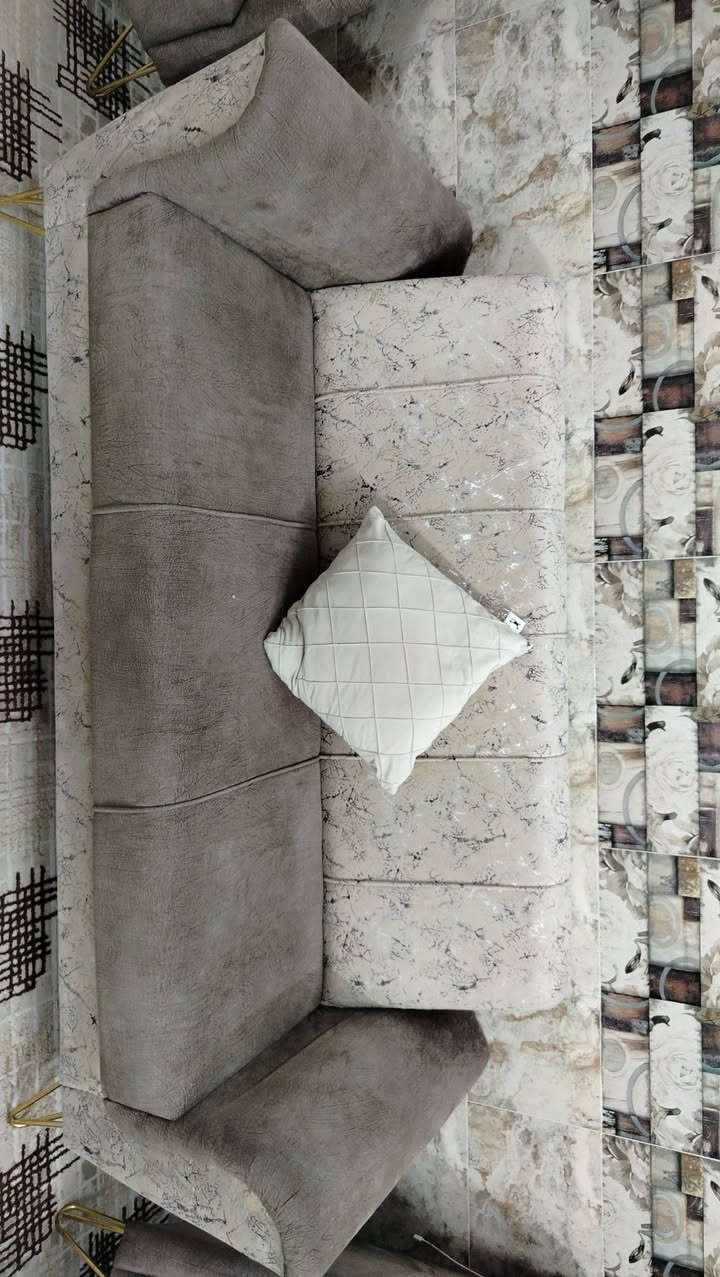 تخم 10 مقاعد اخو الجديد نضافة 100٪ كما موضح بالصورة سعرة  650 العنوان بغداد شارع الجزيرة منطقة الاصلاح مقابل بوب الشام
اتصال وواتساب ***********
