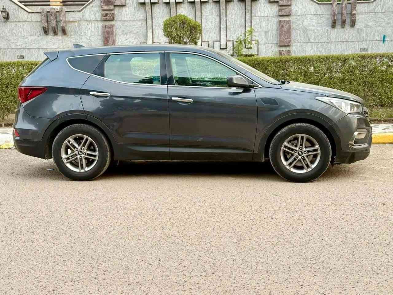 سنتافي موديل 17 مواصفات عاديه رقم نجف انكليزي كير محرك تبريد كفاله بيه صبغات اثر جراد وبيهن حادث بسيط جدآ مكفوله شواصي ولغود وتكم وقماره يعني كفاله من تجيه السياره حلوه وجاهزه ورخيصه جدآ 127 ورقه وبيه مجال مكاني نجف ***********
