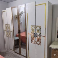 اثنينهن • قفل • غرفه اخشاب