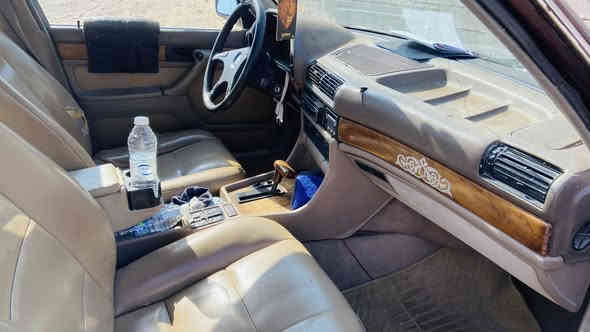 السلام عليكم ورحمة الله 
للبيع BMW 
i730 
حجم 3000 سته سلندر 
سيارة كفاله گير محرك اكسل تبريد دواخل كهربائياتها كله ع البلاد
تخم تاير جديد ترايها وين ما يعجبك
سعرها 65$ مجالها قليل 
للاستفسار ***********
