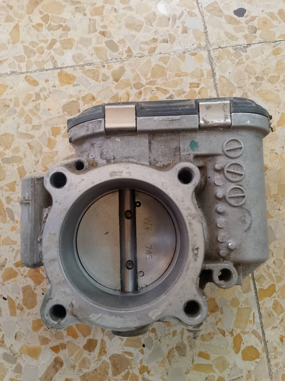 السلام عليكم 
من رخصة الادمن 
عندي غراض تفصيخ مال سيارة شيري اي فايف للبيع جويتر وحساس ايرفلو وحساس سرعة وحساس كام شفت مكاني غزالية ورقمي *********** ابو امير بي واتساب
