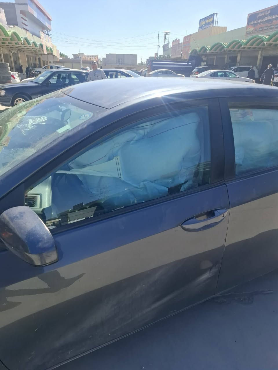 السلام عليكم سيارة للبيع على هاي الوضعيه في ديالى موديل ١٩  رقم سليمانيه LE 
للاتصال ***********
