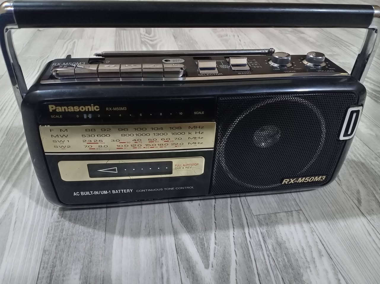 راديو ومسجل نوع بانوسونيك شغال وعلى بلاده بدون أي نقص أو خلل أو تصليح

الراديو أربع موجات
FM.. MW.. SW1..SW2
المسجل شغال مع التقديم والترجيع

السعر 25 مع التوصيل 

الراديو


**إذا كنت صاحب هذا الإعلان وتريد حذفه لأي سبب، رجاءا أرسل رسالة إلى الدعم الفني**