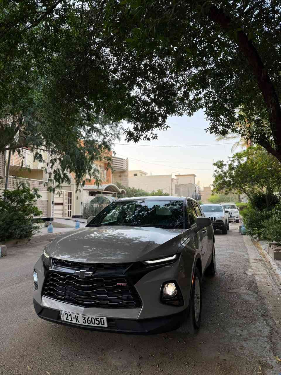 بلايزر لون اسمنتي فئة LT2 موديل 2021
محرك 2000 تيربو 
ماشيه 48 ميل قابل للزياده
السياره ضررها مثل ما موضح بالصوره 
ايرباك فقط ستيرن وراجع سستم 
كشن سايق كهرباء 
السياره بسم الله ماشاءالله كلش نظيفه 
و مال بيت ماماشيه هواي صدر كير مكينه كله نظيف 
بصمة اربع بوب كاميرا خلفيه 
السياره كامله مكفوله 
مكان السياره ديالى بعقوبه 
 .
للأستفسار الاتصال على ***********
سعرها 177$ وبيها مجال
