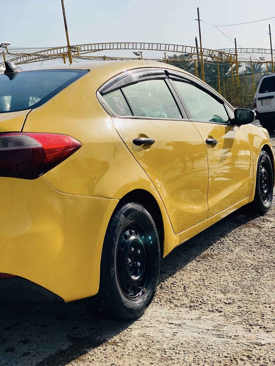 للبيع
فورتي موديل 2014 

وارد امريكي حادث قبق جنطه فقط والباقي كفاله .

مكينه وكير كفاله .

حداديه تبريد كفاله 

السياره جاهزه وما ناقصه برغي .

مكان سياره حله .

استفسار 

***********
