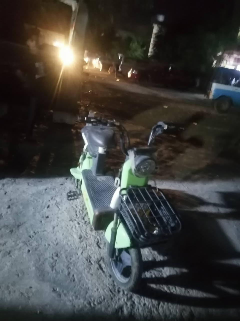 پاسکیل شەحن
جۆری MTY
یەك پاتری سوتاوە
وایەر  شەحنی لە گەڵانیە
هەموو شتێکی ئیشەکا
نرخ 50هەزار
ئەوەی ویستی چات بکات یان تێل
ناونیشان کەلار گازینۆ
ژ.م***********
