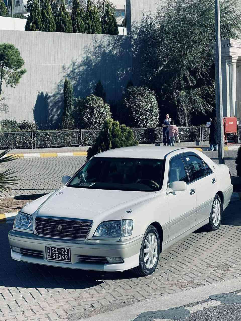 مه لیکه موس تاقانه که ی سلیمانی
 2003 مه کینه بچوک دیفۆر سپیری دانه به زیوه 
دوو دوگمه ی په رده و چوار کوشن کاره با ته عدیل سورعه 
پاش و پیش کریستال
55 هه زار ڕۆیشتووه سه یاره که نمونه یه له جوانی 
سعری 56 گه لاو مه جالیکی که م 
مه لیکه ش هه یه به 45گه لا 
***********
