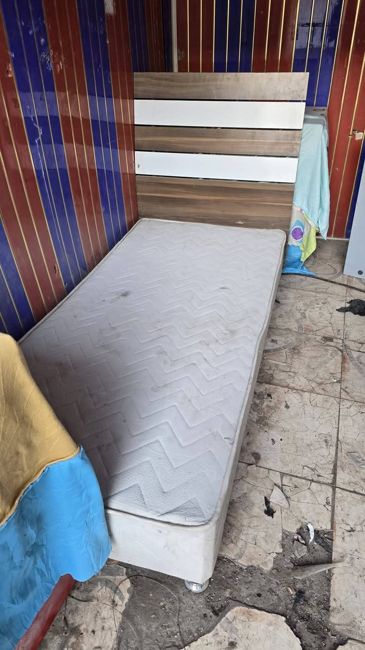 من رخصه الأدمن جربايه تركي دوشمه حديد ضهر خشب موديل حديث مستعمل قليل نظيف سعره ٣٠الف يتصل *********** ***********
