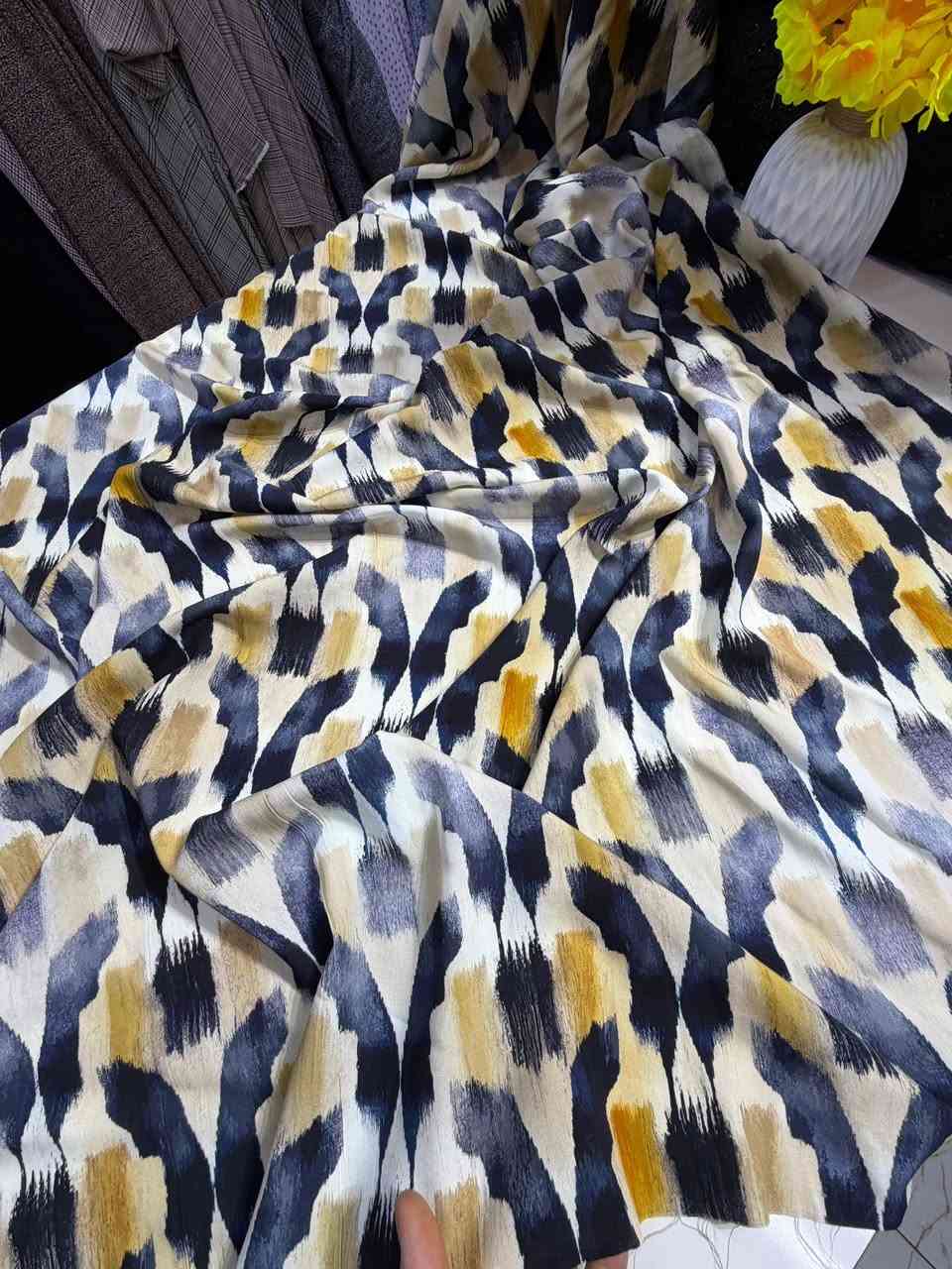 ✨ كشمير فوجيت فرنسي ✨
خامة ناعمة ولمسة راقية، مناسبة لمختلف التصاميم الأنيقة.
💰 سعر القطعة: 8 آلاف دينار فقط
📍متوفر الآن لدى أقمشة الباري
  تفصيل_وخياطة
#ترندآت


**إذا كنت صاحب هذا الإعلان وتريد حذفه لأي سبب، رجاءا أرسل رسالة إلى الدعم الفني**