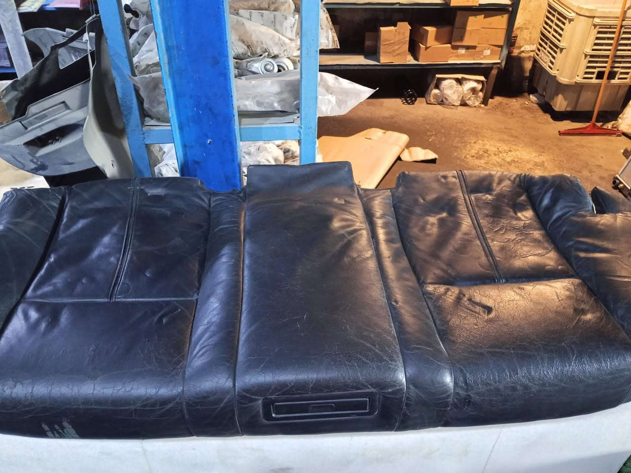 السلام عليكم 
كشناات اربعة خفاش 
الاماميات كهرباء جلد اسود حاوية 
سعرهم 450 الف 
عنوان بابل حي الصناعي شارع العام 
شركة المركزي علي يوسف 
***********
