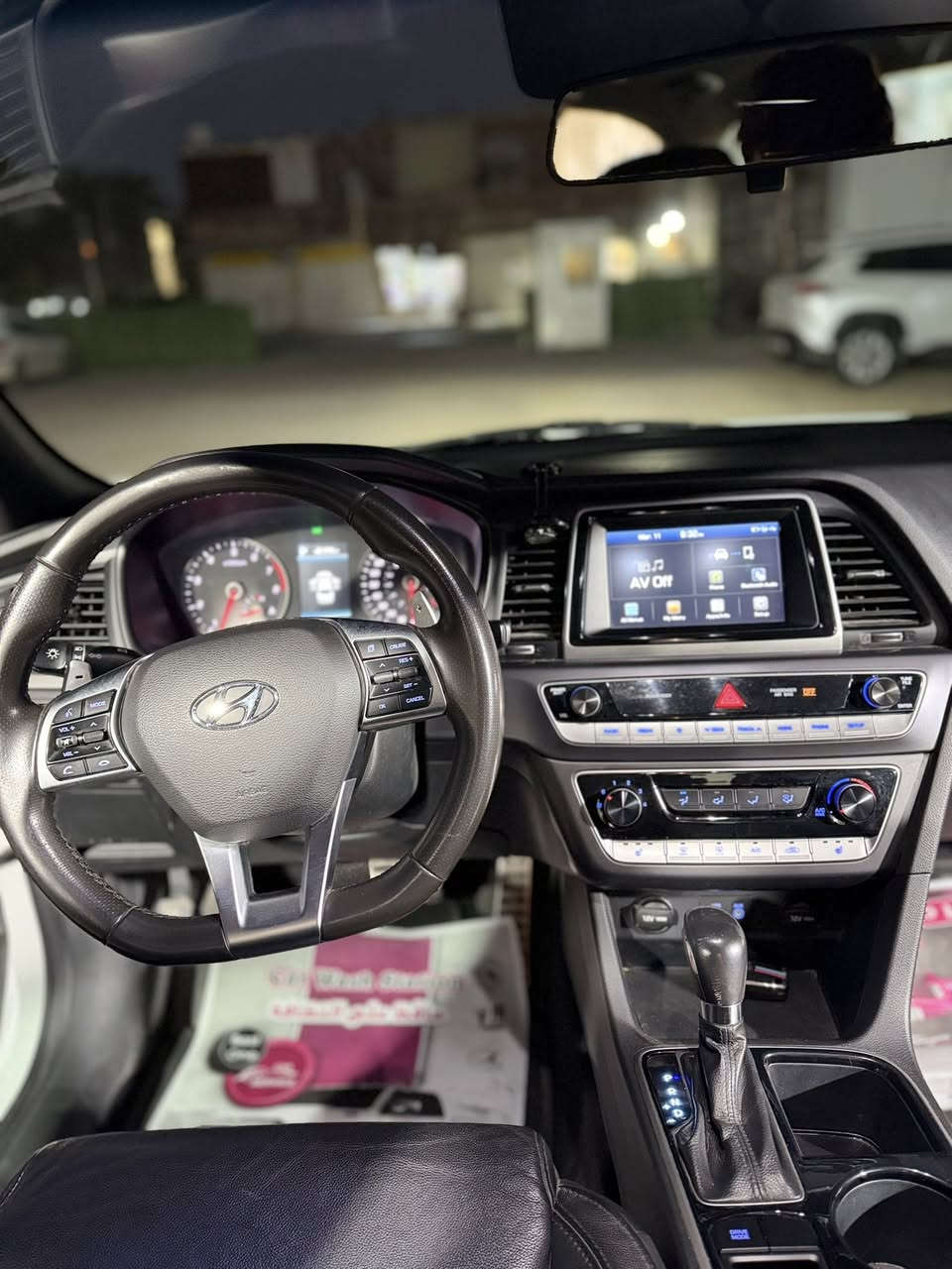 سلام عليكم سوناتا موديل 2019 ماشية 110 الف سياره حلوه ونضيفه  حادثها كلين باب الصدر مبدل جاملع شوية مصبوغ بجم كبس سليم جداً محرك 2400 رقم بغداد تحويل ثاني يوم مكان السياره بغداد شارع فلسطين الرقم *********** السعر 155 وبيها مجال
