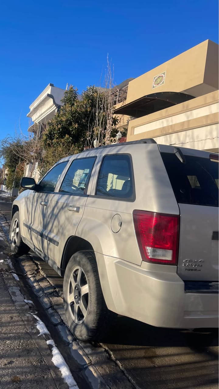 جێب لاریدۆ 
مۆدێل ٢٠٠٨
مەکینەی نەکراوەتەوە بەشەرتی فەحس 
شاشە ئایپاد ئەسڵی 
قەپات مواسەفات بەس جلد نیە
سڵاید
توڵ
بلاجکتۆر
هۆک
دەبڵ ئەکسل
بێ بۆیاخ 
بێ سارد و چاڵ
بۆیاخ تەنک
دەعامی بۆ دەعامی بەشەرت
بەناوی خۆمانەوەیە
جامی نەشکاوە
تایەی تازەیە
پێشی داگیراوە 
رۆن و بانس و هایدرۆلیکی تازەیە
گەرمی و دەبڵ ئەکسلی بەشەرت 
نرخی 131 گەڵاو کەمێک مەجال
شوێن شارباژێر چوارتا
*********** السليمانية, العراق
