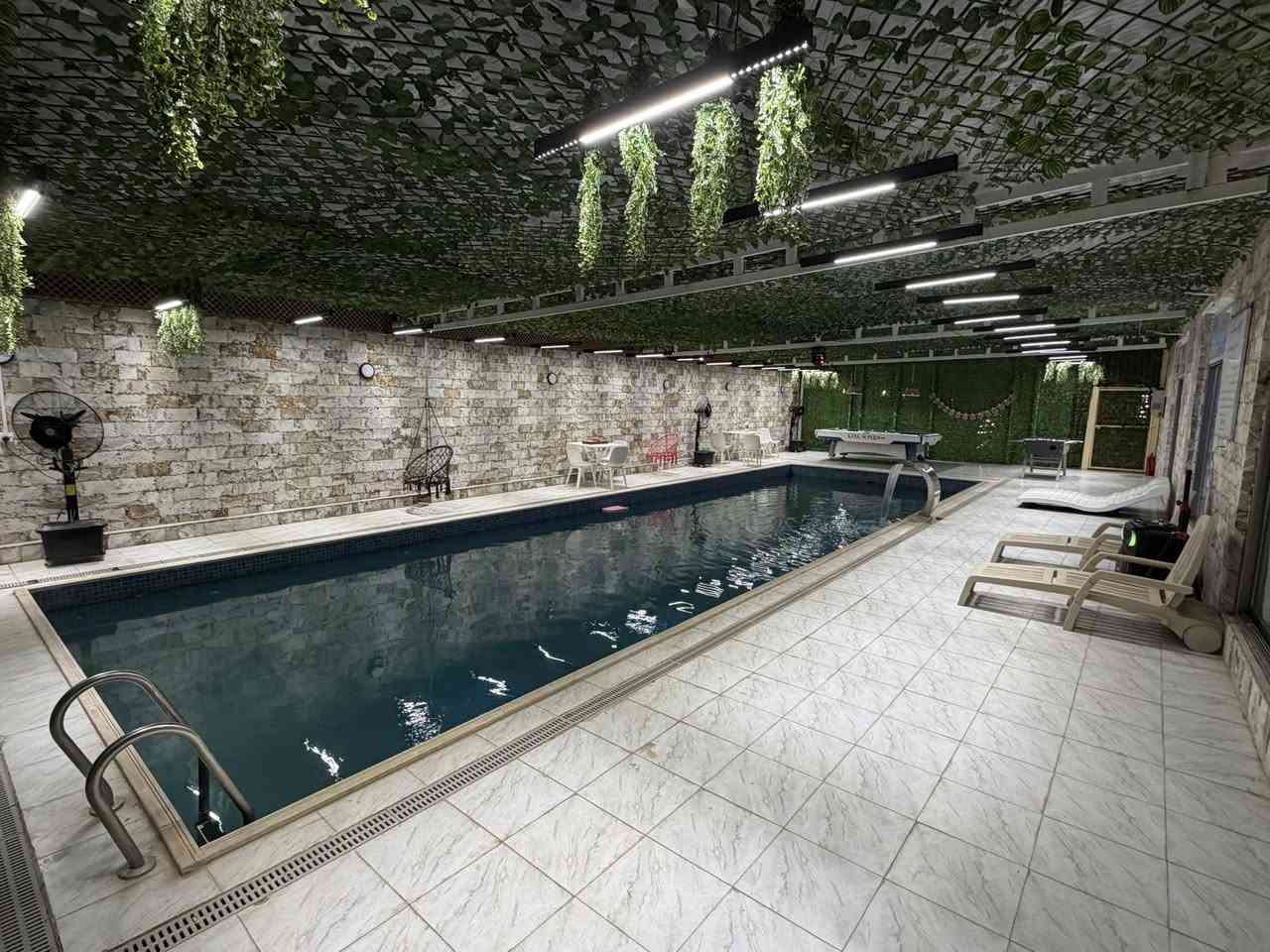 مزارع وشاليهات نونه وبطه لليجار اليومي مزرعه متكامله من جميع النواحي مسبح مغلق وحار بمساحه ٥ في ١٥ وسائل ترفيهايه للصغار والكبر متوفره بتطبيق اجرلي للاستفسار *********** ابو دره
