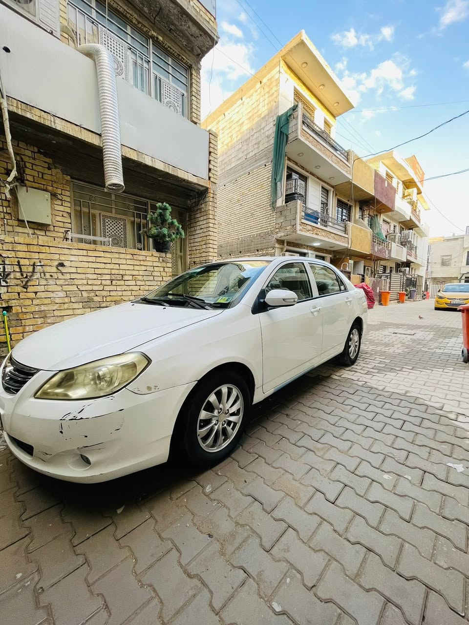 السلام عليكم BYD G3 مديل 13 مواصفات معروفه ماشيه76 اصل كير ومحرك بلاد كير اوتو السياره بدون حادث لا لغد ولا شاصي بيها طخات بسيطه السياره بدون نواقص عنوان بغداد السعد 55 وبي مجال ***********
