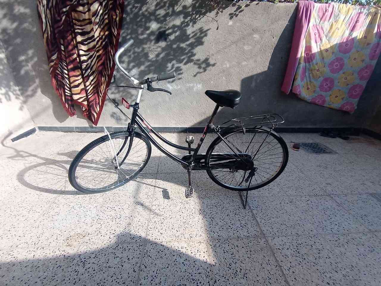 سلام عليكم باسكل بناتي حجم 26سعر 60وبيه مجال مكاني الكوت لانوار لبيظاء موجود خاص بكل وقت رقم ***********
