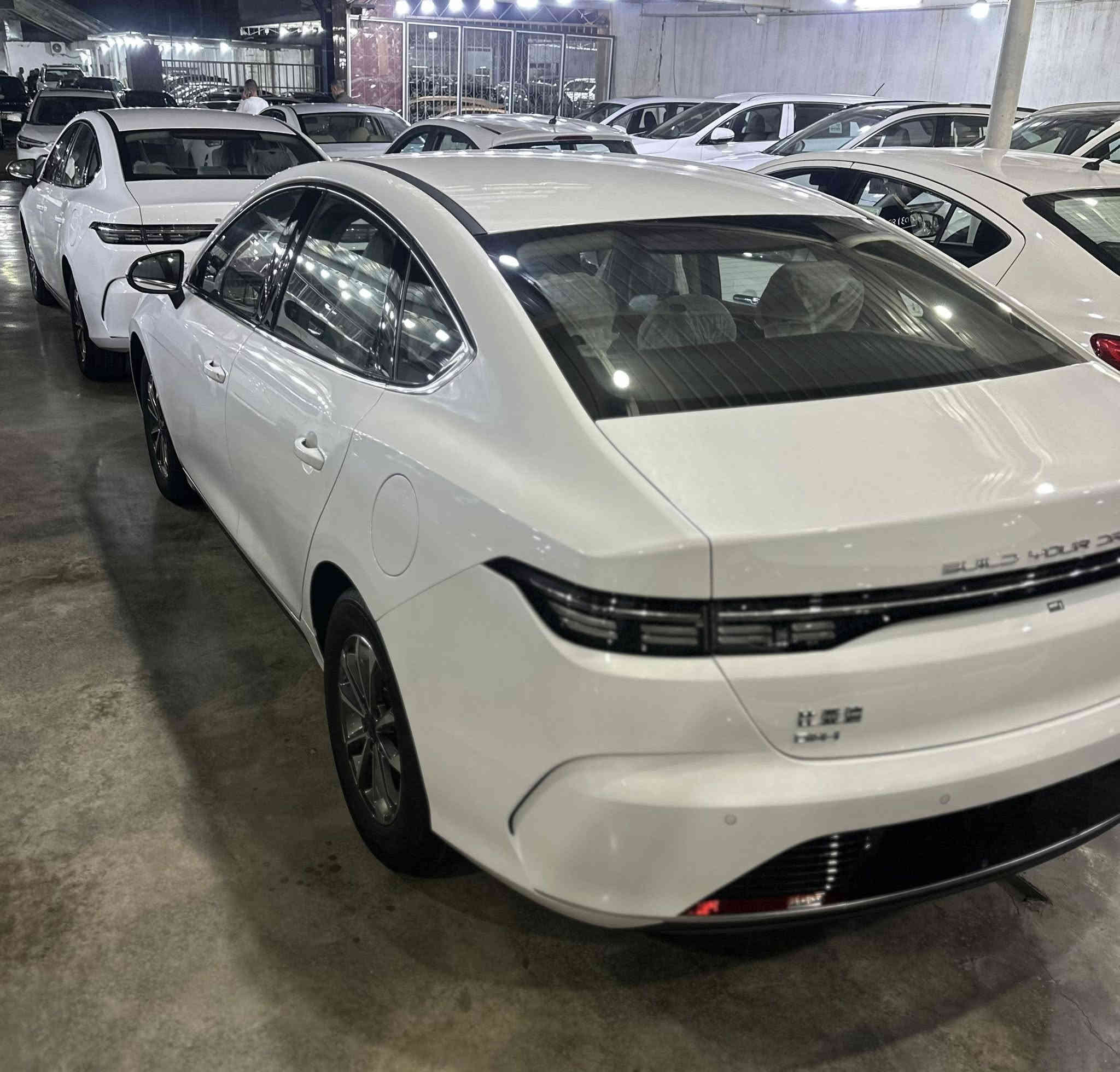 شركة السد العظيم لتجارة السيارات 
  تعلن توفر سيارة
 BYD ديسترويد 05 

ابرز مواصفات السيارة
زيرو، بصمة، كروز سرعة، شاشة دوارة، لايت زينون، حساسات خلفية، كاميرا خلفية، تبريد قطعتين، كشنات رياضية جلد ابيض، ويل R16، انظمة قيادة، محرك 1500 هايبرد، اشاير بالمري، كير ماوس، تحكمات ستيرن

العنوان 📍
بغداد مجمع معارض البياع الشارع الرئيسي 

للتواصل او الاستفسار 
***********
***********
