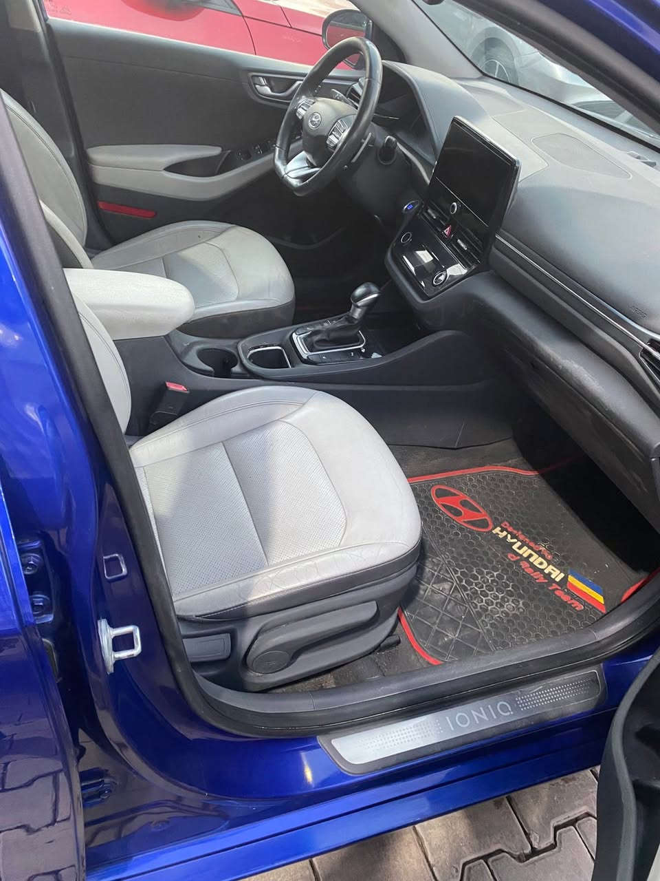 السلام. عليكم هونداي ايونك موديل 2022 السياره اعلى فئة مواصفات  ضررها موضح بل سونار  رقم بغداد باسمي 
تبريد قطعتين 
شاشه كبيره 
بصمه 
اشاير بل مري 
هاند بريك بصمه
مري قلاب 
داخل جلد 
كرسي. كهرباء 
تدفئه وتبريد كراسي 
ويل الجبير. رياضي 
 سترين حرف. دي 
فتحه. 
رادار قياده 
ورادارات جانبيه وبعد بيها مواصفات. 1/1 
138 وبيها مجال 
***********
