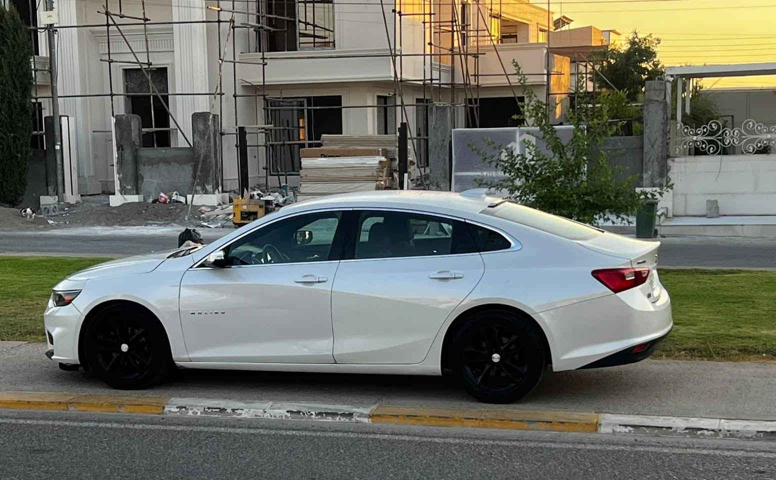 سلام عليكم للبيع نقد فقط بدون مراوس بسعر مناسب جدآ سعر   ٨٣
سعر نهائي 
موديل ٢٠١٧ 
LT 
صبغ نص بنيد وجاملغ 
ونص باب خلفي 
كير محرك شرط 
مكانهه اربيل 
***********

