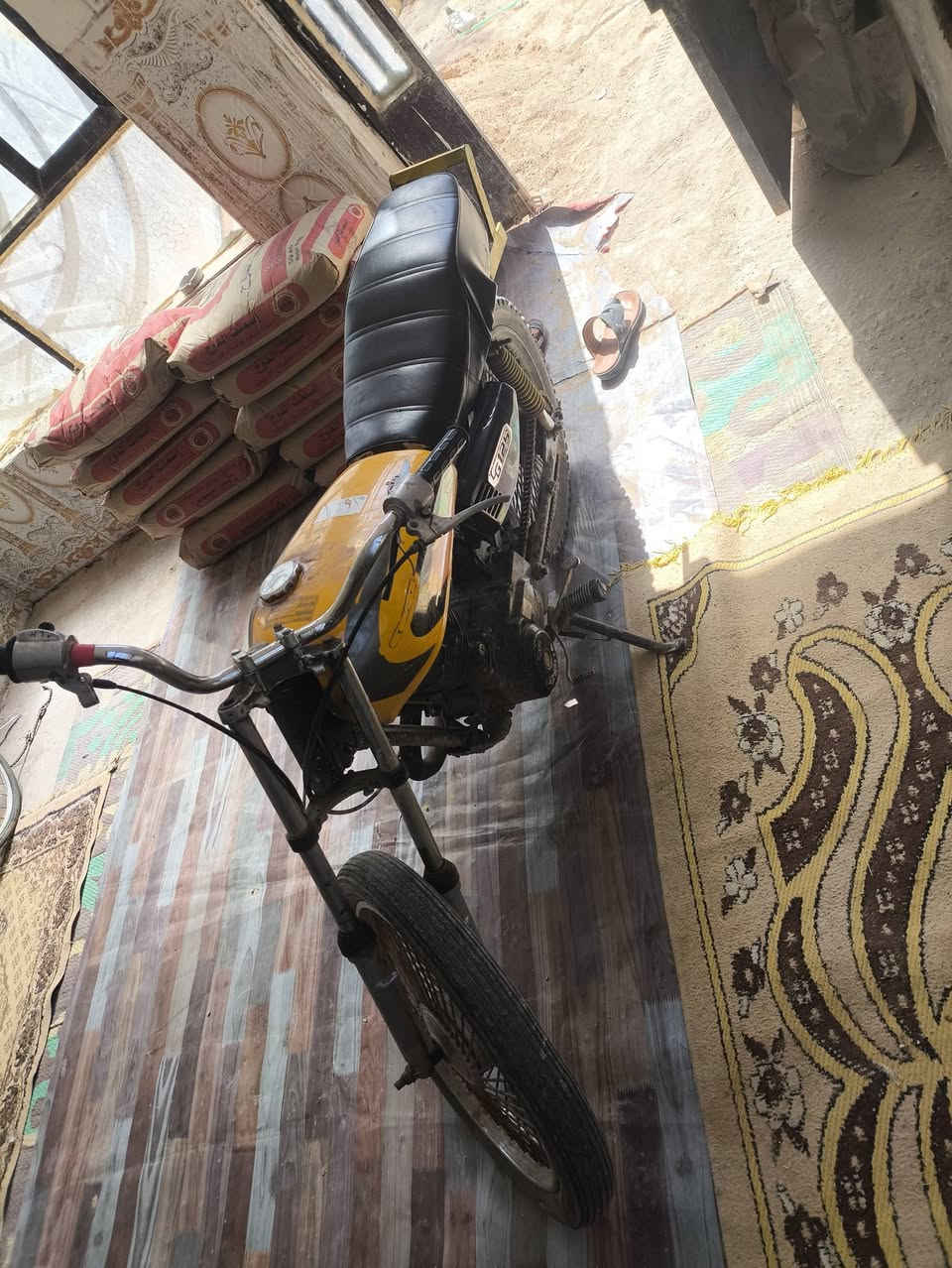 دراجه لبيع السعر 200وبيها مجال شقاله على الشرط المكينه فوول ما مفتوحه تجي تفحص العنوان الدوانيه السدير حي الزهراء الرقم/***********
