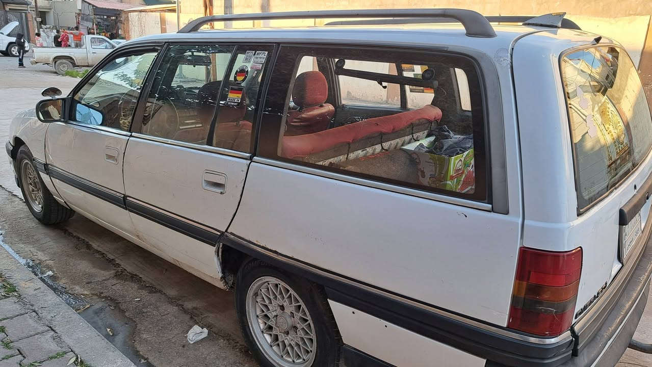 اوميكا ١٩٩٢ للبيع
....... بدون صبغ بدون 
سياره نظيفه تعجبك 
تعال وشوفها .....
لتواصل .
***********
مكان السياره كركوك .
السعر ٣٥
