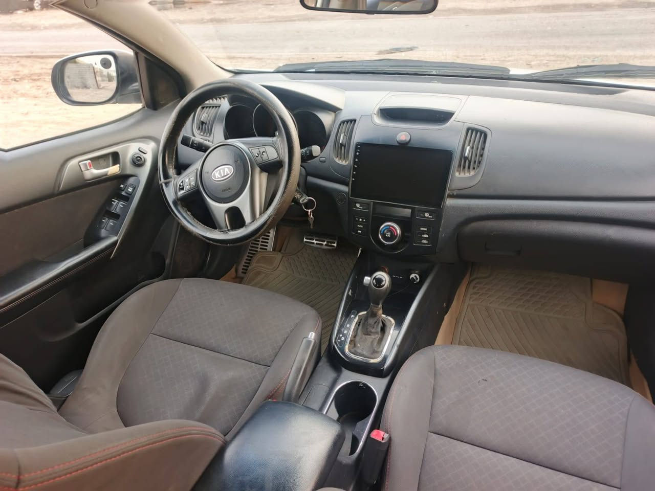 توسان موديل ٢٠٢٥ رقم بغداد ماشيه ٣ الف صور حادثه بالصور ولاقطعه تبديل بيه السعر ٢١٥ مكان السياره بغداد حي النصر هاتف ***********
