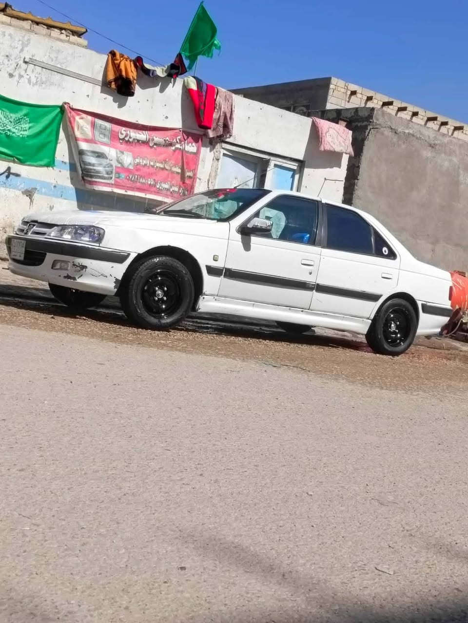 سياره بيجو بارس للبيع رقم بغداد مدور ثاني يوم جير ومكينه مقفولات السياره نظيفه ماه قشرهم ضيف والسياره حلوه جاهزه السعر 35 موديل 11 واللي عنده مراوس خليجيني مراوس فقط ياباني مكان النجف 
***********
