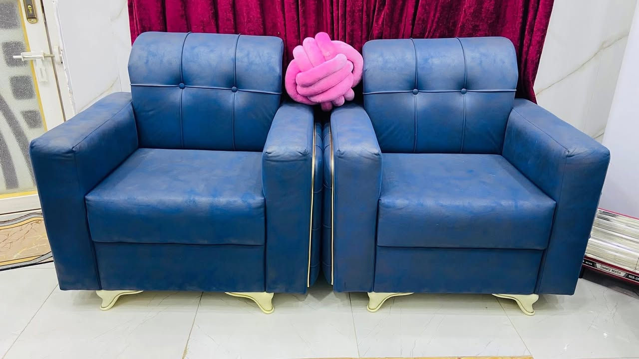 تخم للبيع 10 مقاعد نضيف وحلو لون ازرق حبري كامل للبيع مكان كربلاء رقمي للتواصل متواجد واتساب وخاص ***********
