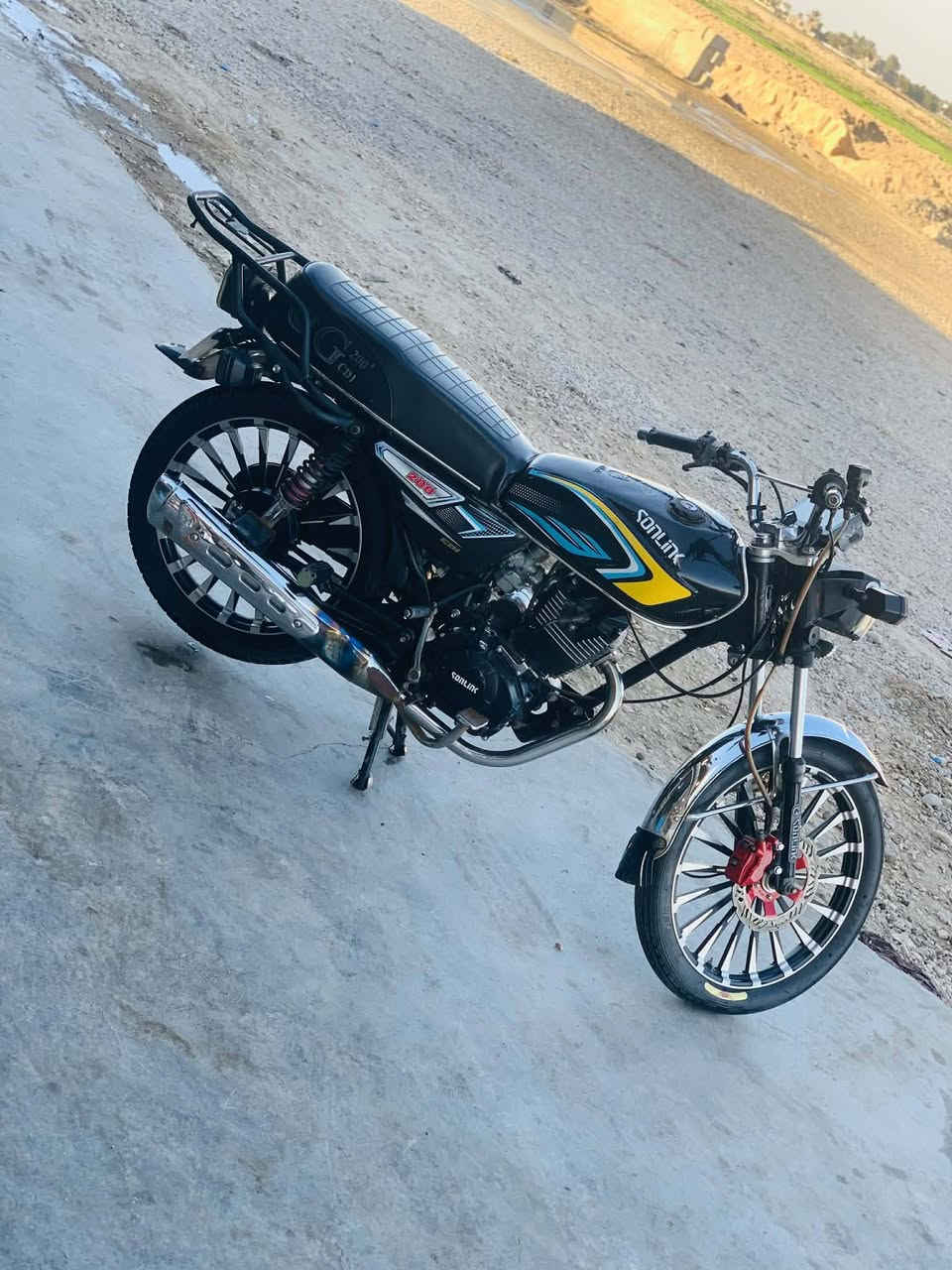 دراجه لبيع موديل 24 طالعه بل 25 وراق كامله ما نقصه برغي كهربائي كله شغال بس شاشه ما تشتغل مكينه 200 سلف هندر شغل مكانك بابل طريق جبله السعر 575 بيه مجال رقمي ***********‬‏
