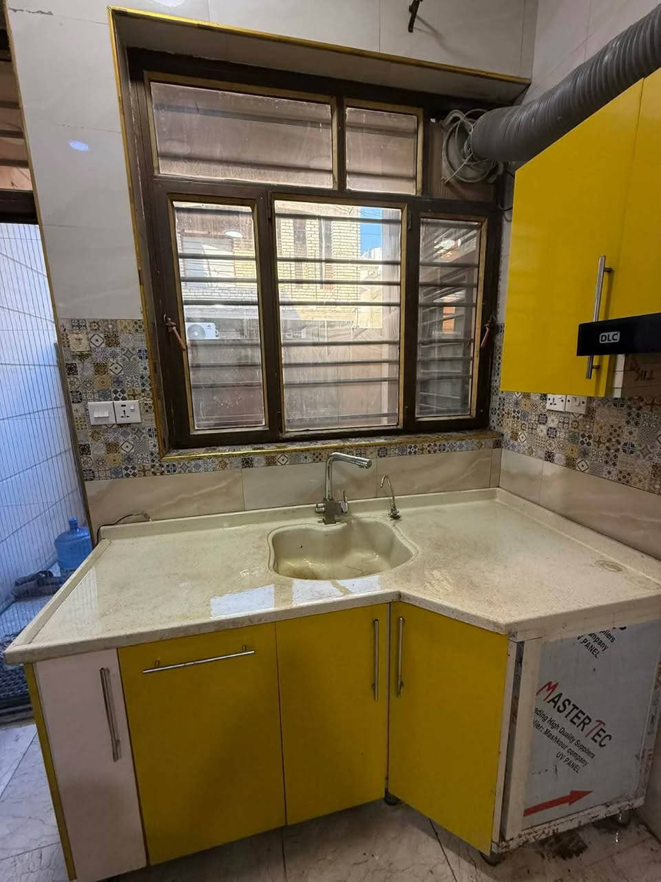 كاونتر داخل المنيوم وخارج hdfتركي مع مرمر صناعي 
القياس السنك متر و60 والكاونتر مترين والملحق 3 م 
العنوان بغداد حي الاعلام قرب تقاطع درويش 
*********** Colombo, Sri Lanka
