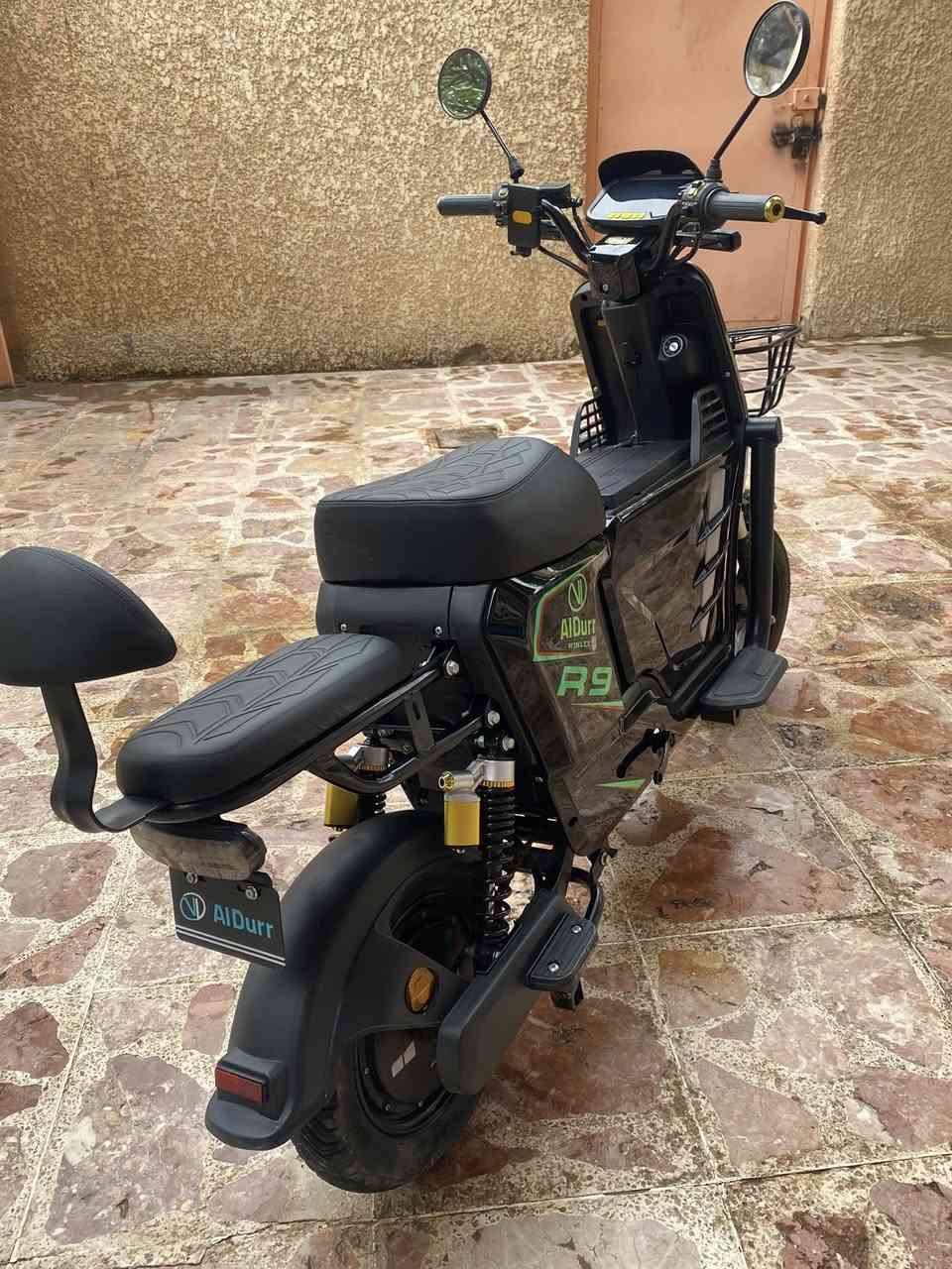 السلام عليكم دراجة شحن R9  مستعملة شهر فقط 
5 بطاريات 
سويجين وبطايق 2 وبصمة 
بلوتوث ،مدخل USB للشحن
صندوق امامي 
4 كير و السرعه الاقصى 109 ومذكوره في الفيديو التفاصيل اكثر 
بريك حساس
الشحن يكفيك مسافة 40 كيلو  
مانع سرقه يوقف الدراجة مع انذار عند التحريك بدون مفتاح  
📌السعر 590الف وبي مجال للأستفسار الاتصال على الرقم 

0776 161 6122
او المراسلة خاص
