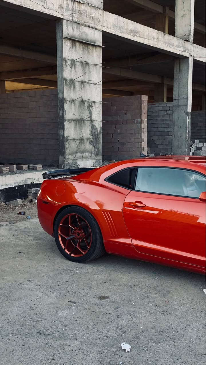 Camaro 
((((((بدون مراوس فقط بيع))))))
 RS موديل 2012 – 
‎اللون: برتقالي على أحمر
‎📍 الموقع: كركوك
📞 ***********

✅ RS موديل 2012
‎✅ وارد أمريكي بلادي
‎✅ ماشية 135 ألف كم فقط (مو مايل)
‎✅ محرك 6 سلندر
‎✅ كير عادي)))) 6 سرعات))))
‎✅ محرك، كير، وأكسل بشرط، ما بيها أي عيب، محرك مفتوح بسبب بنزين كسر بستم  لا بخار ولا صرف دهن.

‎المواصفات:
‎⭐ دعامية ZL1
‎⭐ سبويلر ZL1
‎⭐ كراسي كهرباء
‎⭐ تحكمات بالستيرن
‎⭐ تايرات جديدة بالكامل
‎⭐ قياس التايرات:
* أمامي 245
* خلفي 315 (Two Size).

‎الحالة:
‎✔️ سيارة استخدام شخصي (مال بيت)، مو مهجومة.
‎✔️  ابيعه حزام صبغ جم قطعة فقط.
‎✔️ بدون حادث.
‎✔️ بدون دواخل.
‎✔️ بدون إيرباك.
‎✔️ السنوية جديدة لغاية 2028 وثاني يوم تحويل.
‎✔️ رقم سليمانية.
‎✔️ وياها بطاقة بنزين.

‎💵 السعر: 76 ورقة، وبي مجال بسيط للجاد بعد  المعاينة. وبي 3 ورقات غرامة ورا معملة انطيك 3 ورقات مالت غرامة

‎ملاحظة: بهالسعر من الصعب تلكى كامارو RS بهالنظافة والجاهزية.

‎📞 للتواصل: ***********
***********

‎ الله يبارك للبائع والمشتري مع احترامي لكم كركوك, العراق
