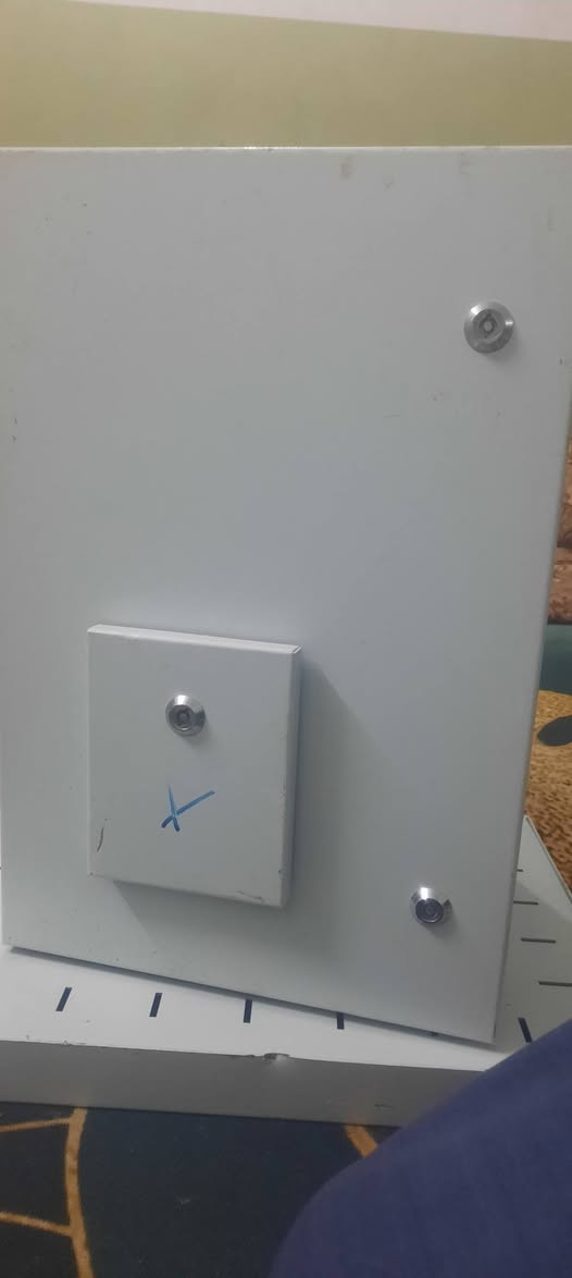 عندي هاذا صندوق معه قاطع دوره  ***********
