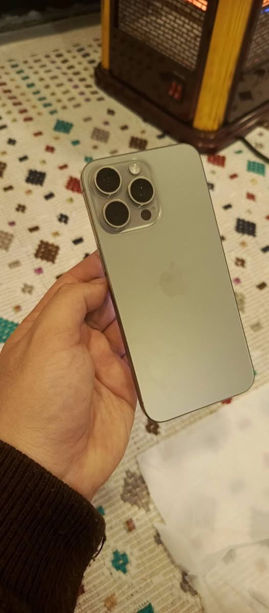 ١٥ برۆ ماکس  ٢٥٦ یه ک یسم ئیسیم باتری ٨٦ نه کراوه شاشکه ی ئه دوو به له ی هه یه 
سلیمانی
***********
520$ السليمانية, العراق
