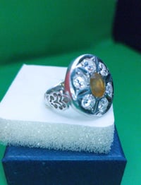 موزنايت • ياقوت اصفر • متعدد الاحجار