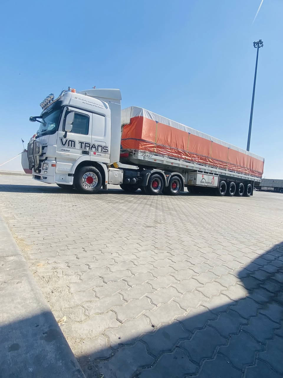 سلام عليكم/ تريله اكتروز ميكه سكس 2655  (للبيع ) المواصفات دوش لايت سقف ليزري ثلاجه وباقي المواصفات اتصل ع صاحب الرقم /*********** /السعر خاص
