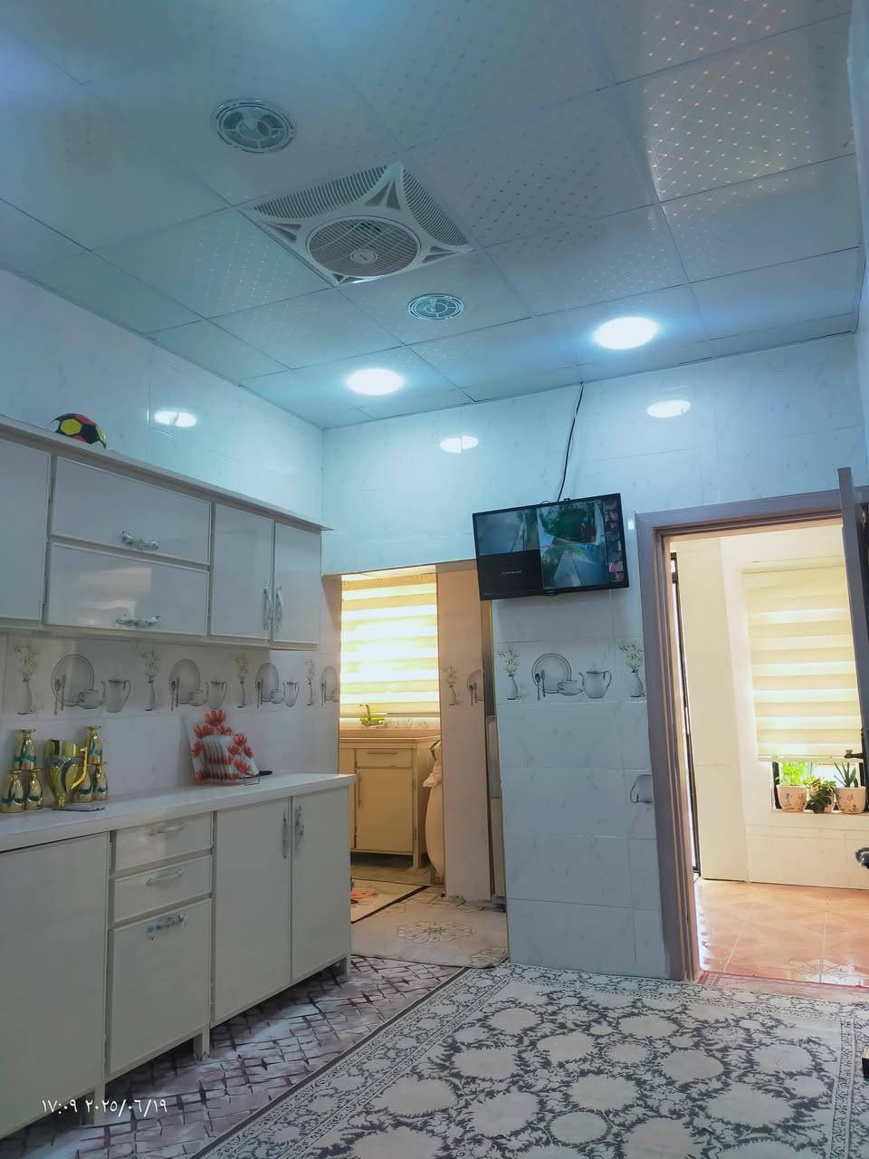 دار 200م للبیع فول خدمات
فرع تبلیط
قرب مدرسة خاک

مطبخ حار وبارد
غرفتین2نوم
استقبال + هۆڵ +صحیات ...

السعر 65 ملیون وبی مجال

عنوان المکتب/شۆراو قرب جامع حاجي شیخ عطار 

للاستفسار اتصل/
***********
***********
